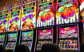 Kasino online QR123 – tampilan lobby permainan slot, blackjack, roulette, dan baccarat terlengkap